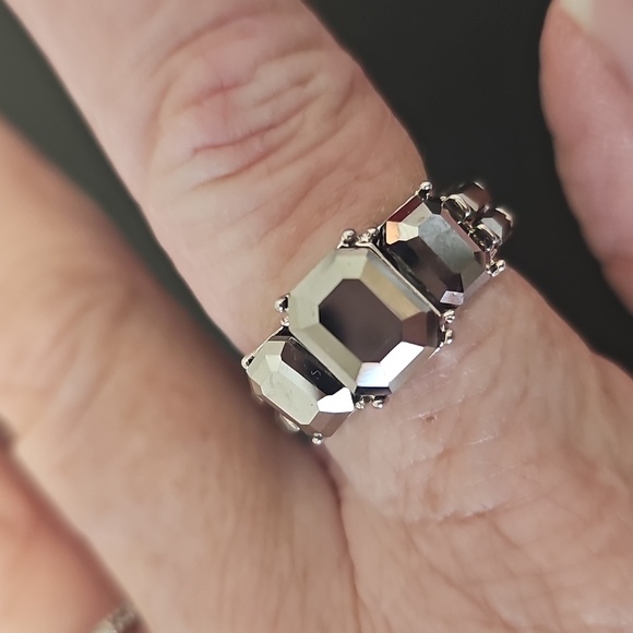 Paparazzi Rogue Royal Silver Stretch Ring - Picture 1 of 2